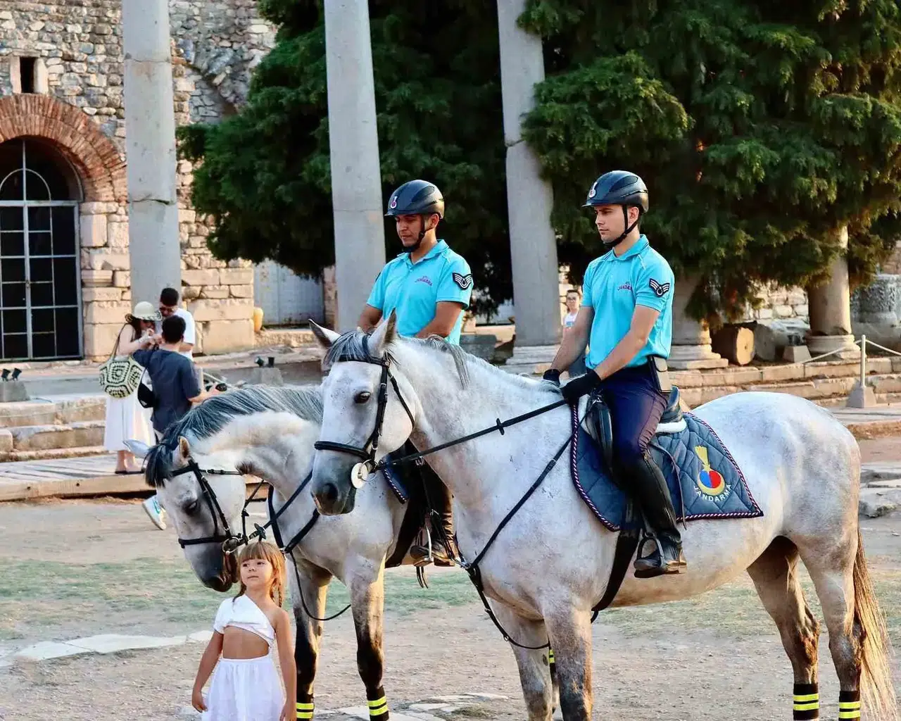 Ege sahillerinde asayişin yeni koruyucuları: Atlı jandarmalar göreve başladı