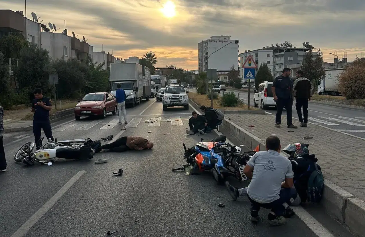 Umurlu yolunda sabah saatlerinde korkutan kaza: Üç kişi yaralandı