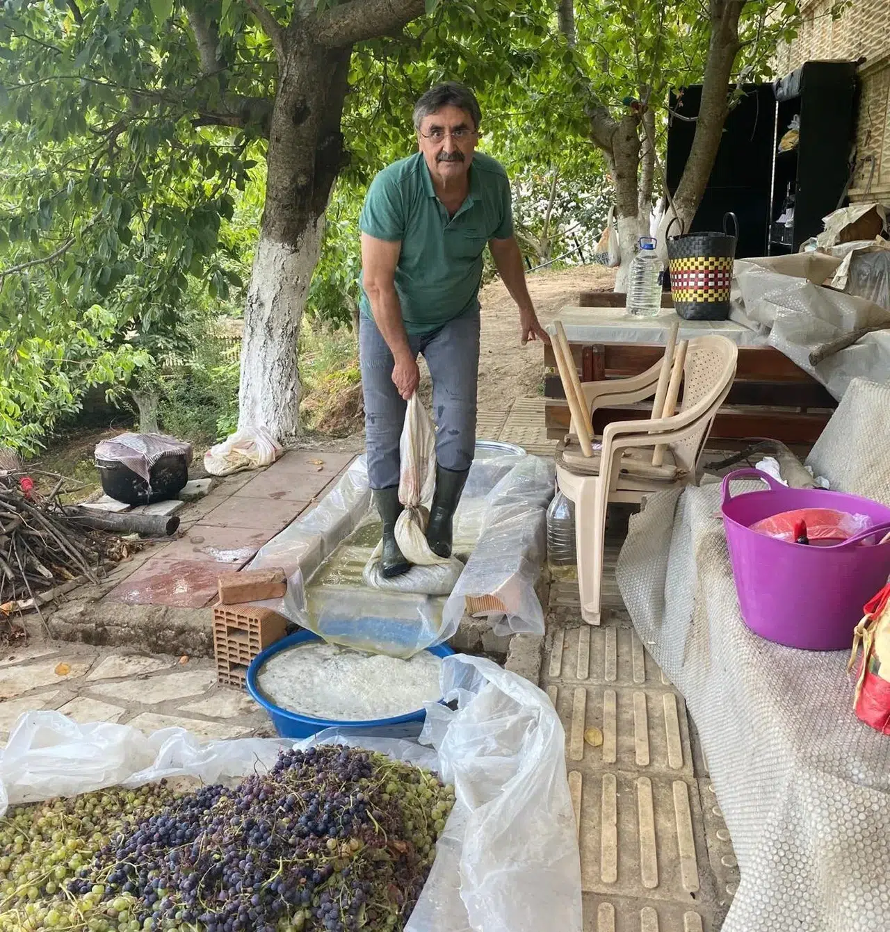 Fabrika üretimine inat asırlık gelenek: Karacasu’da pekmez mesaisi başladı