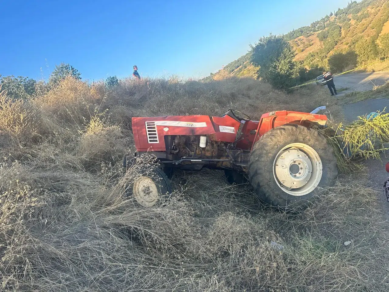 Manisa'da tarım faciası: Traktörün altında kalan çiftçi kurtarılamadı