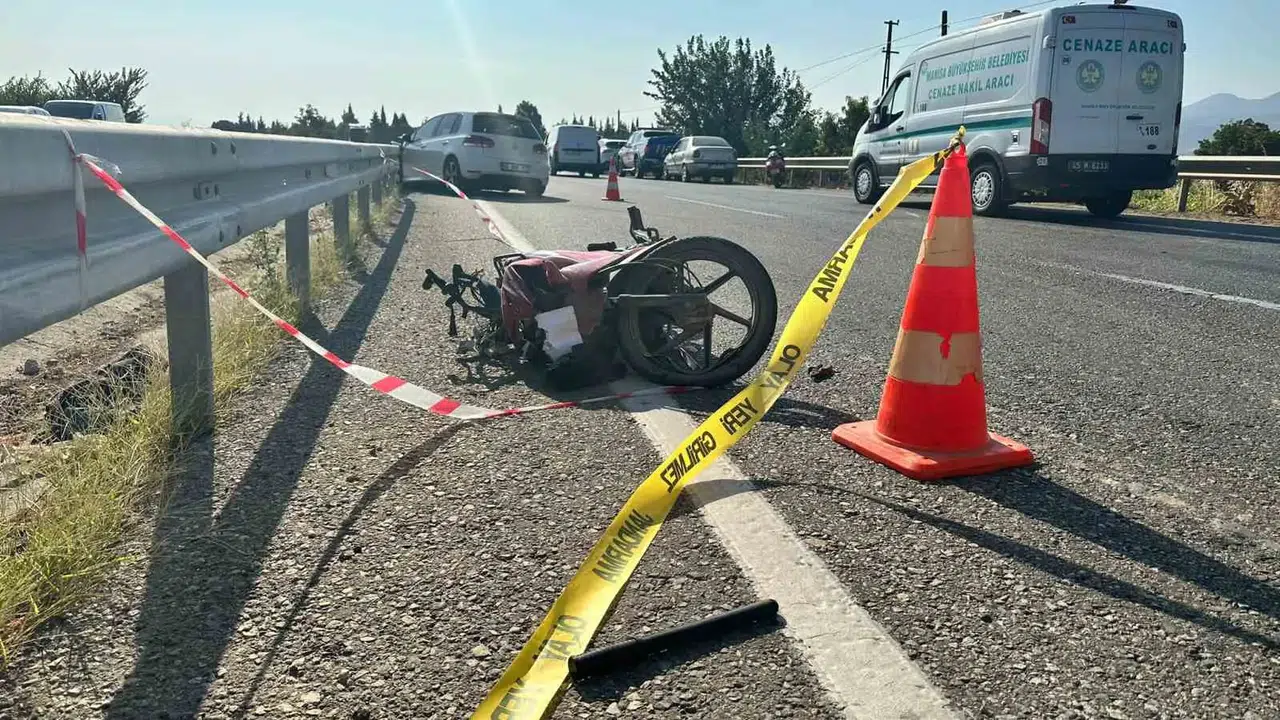 Manisa'da acı sabah: Motosikletli güvenlik görevlisi feci kazada can verdi