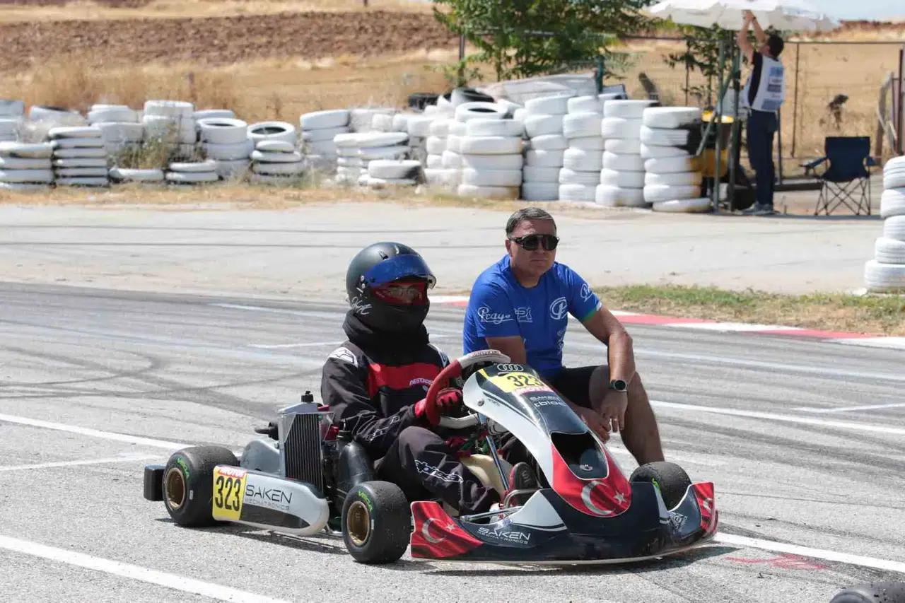 Uşak’ta hız tutkusu zirve yaptı: Karting şöleni nefes kesti