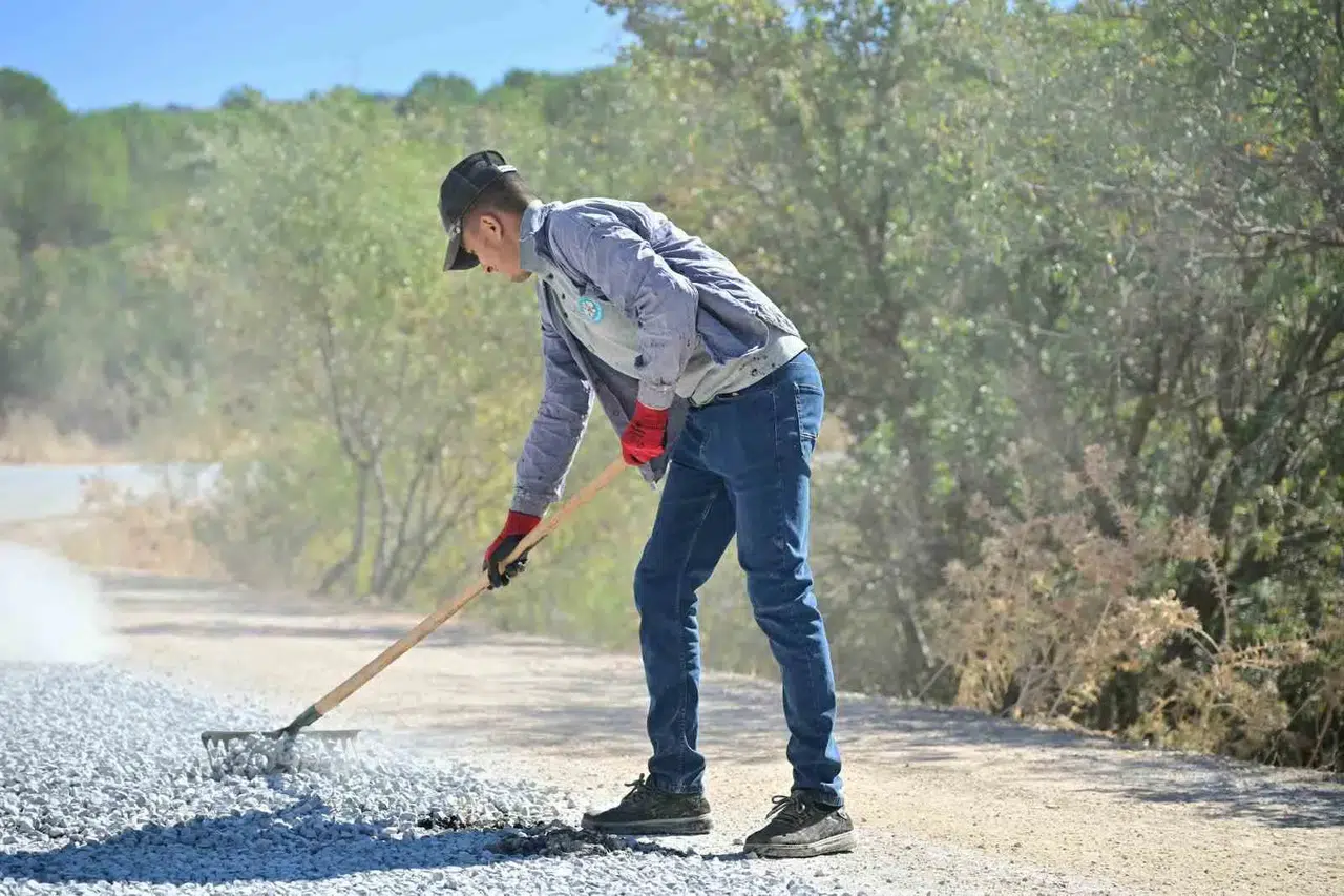 Manisa'da 10 mahallenin kaderi değişti: Yarım asırlık yol çilesi asfaltla bitti