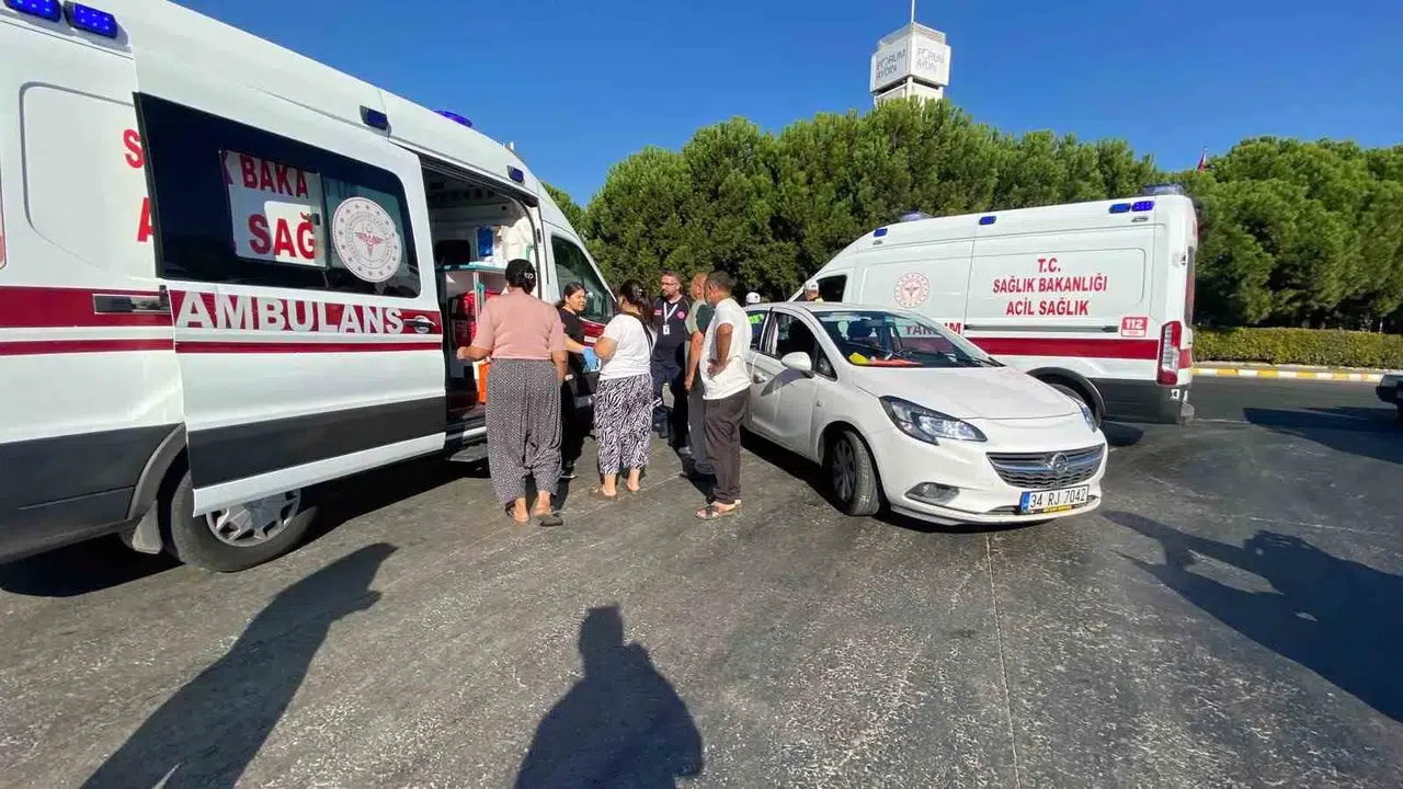 Efeler'de kavşak kazası: Bir çocuk dahil iki kişi yaralandı