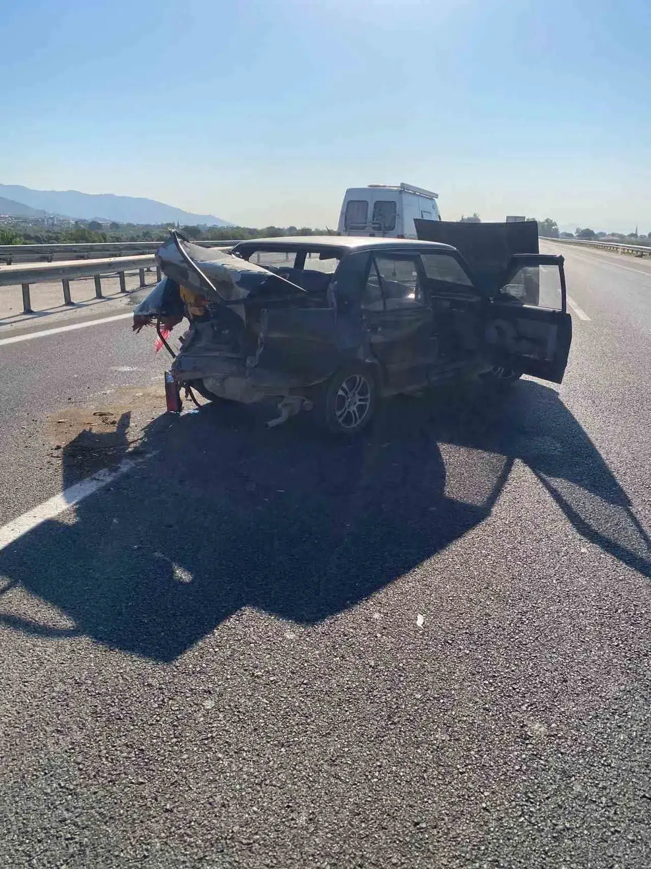 Otobanda can pazarı: İncirliova'da otomobiller birbirine girdi