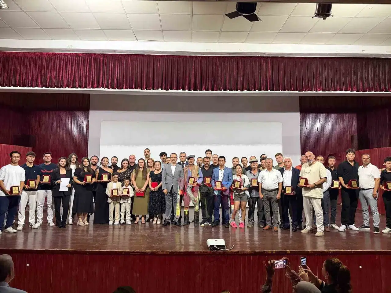 Tarihin karanlık sayfaları beyaz perdeye taşındı: Çomaklı Ovası’nın acısı Atça’da yankılandı