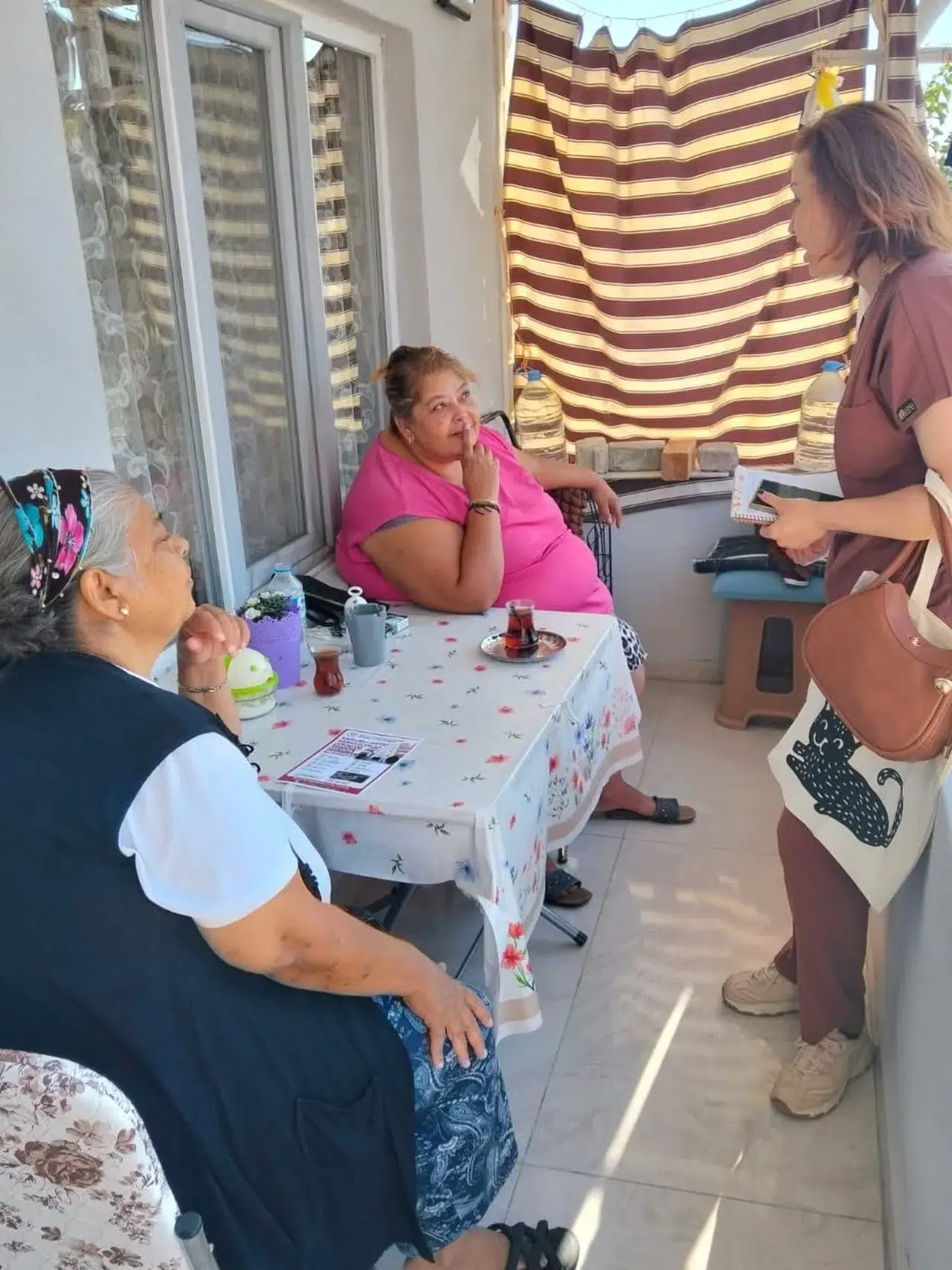 Söke’de kapı kapı dolaştılar: Roman mahallesinde sosyal destek seferberliği