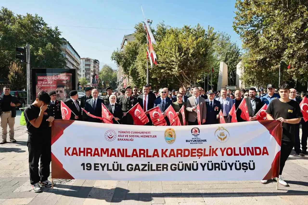 Denizli’de vefa yürüyüşü: Kahramanlar için omuz omuza verip yürüdüler
