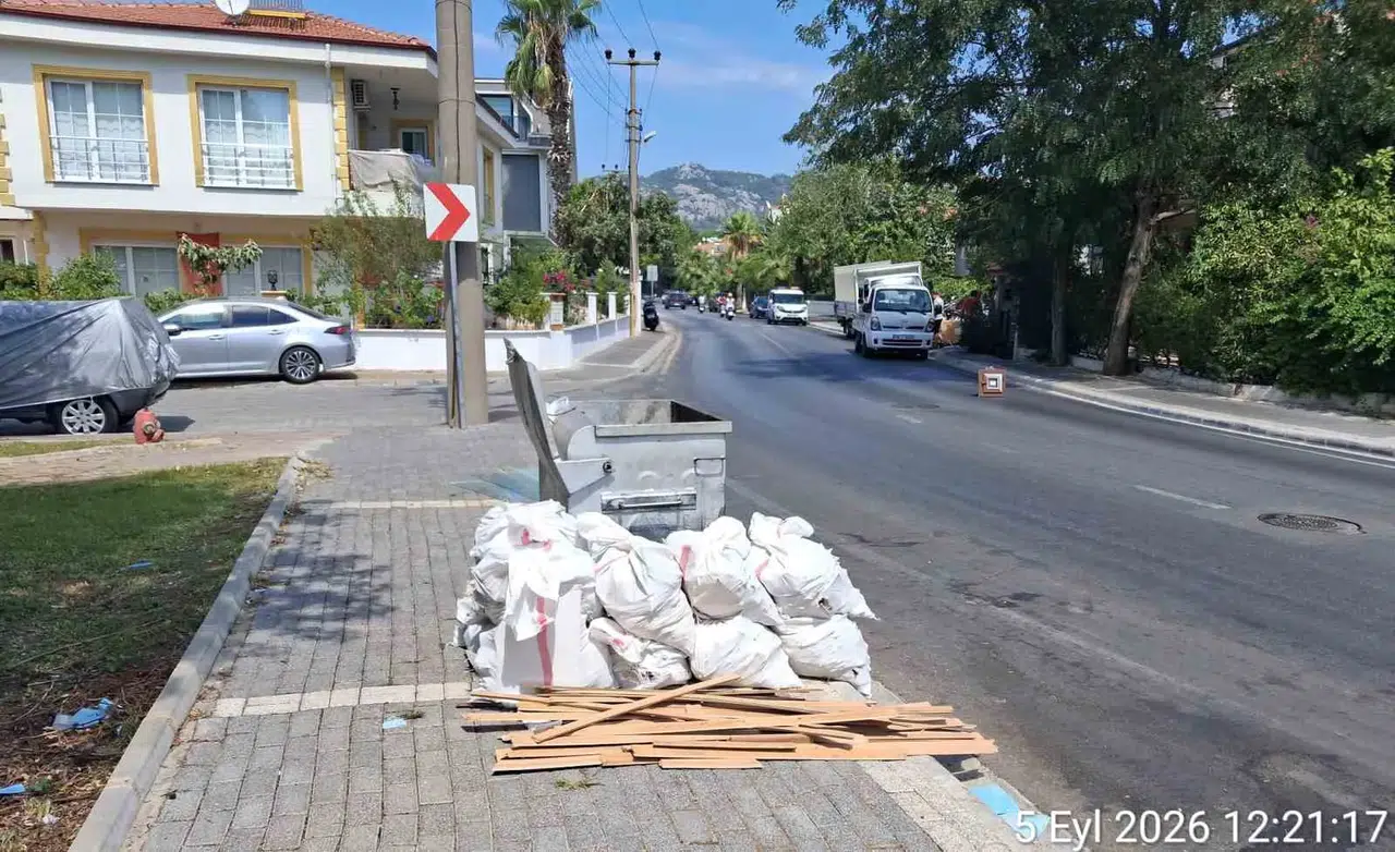 Marmaris'te çöp konteynerine moloz cezası: Kameralar affetmedi