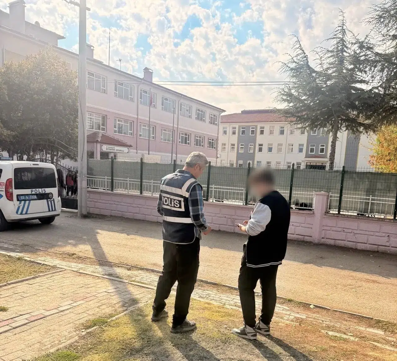 Afyonkarahisar'da kapsamlı güvenlik mesaisi: Öğrencilerin güvenliği için düğmeye basıldı