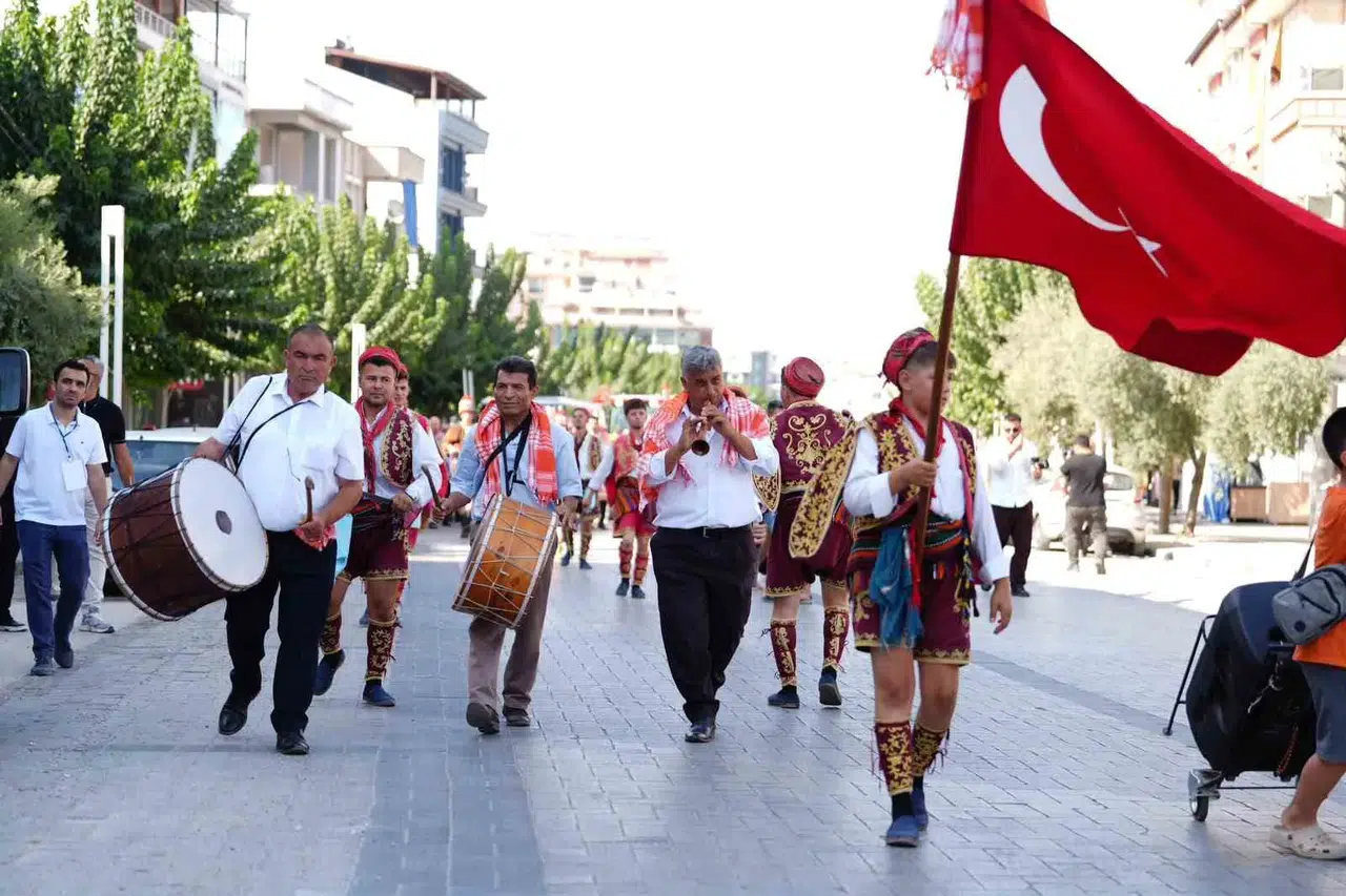Salihli’de Yörük rüzgarı: 9. Keşkek ve Cirit Şenliği’nde gelenekler yaşatıldı