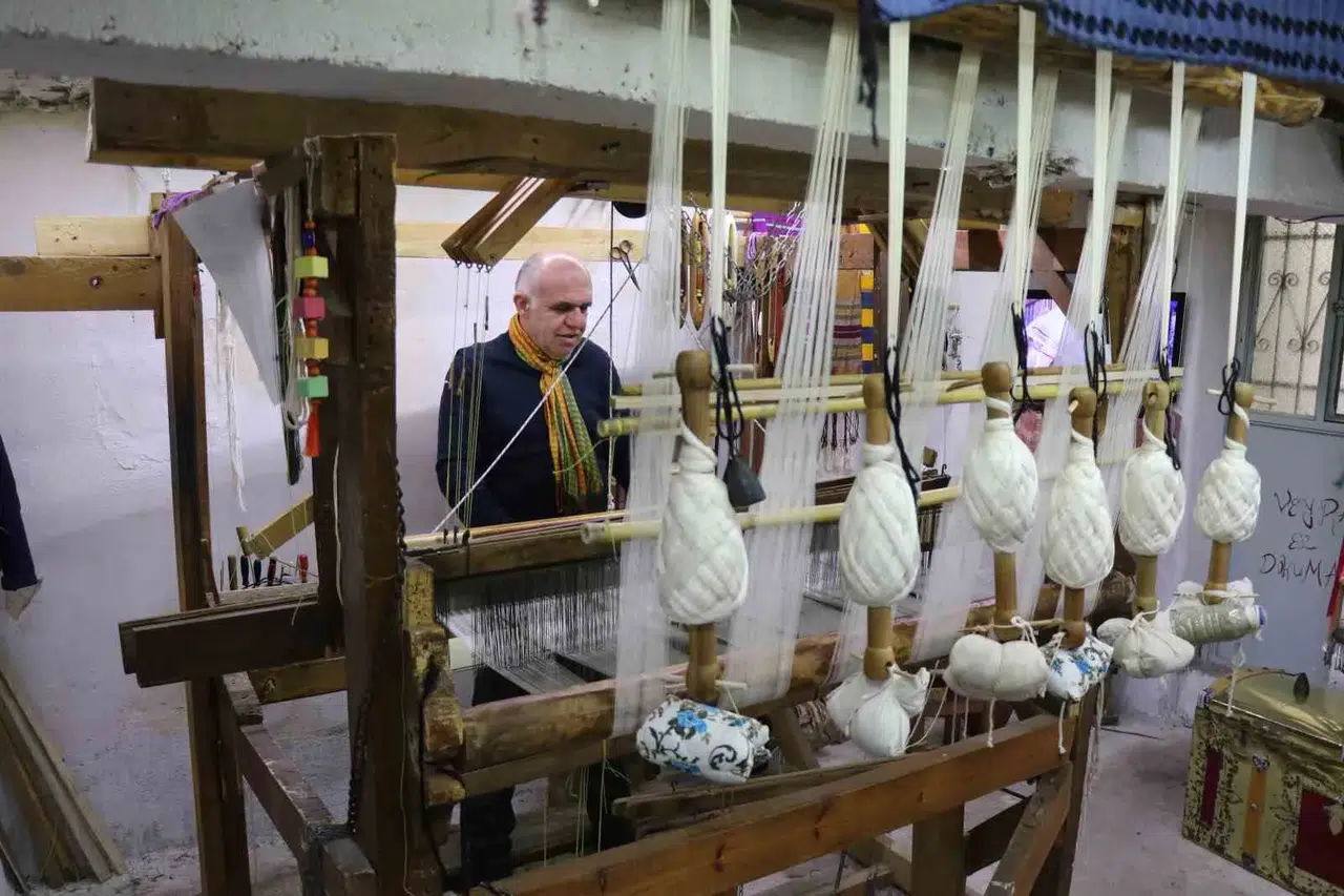 Modern fabrikalara inat: Bir ustanın elinde ilmek ilmek canlanan tarih
