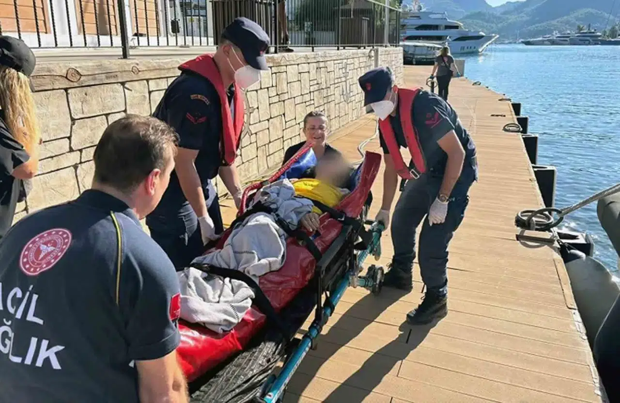 Fethiye açıklarında deniz üzerinde acil müdahale: İki kişi hastaneye yetiştirildi