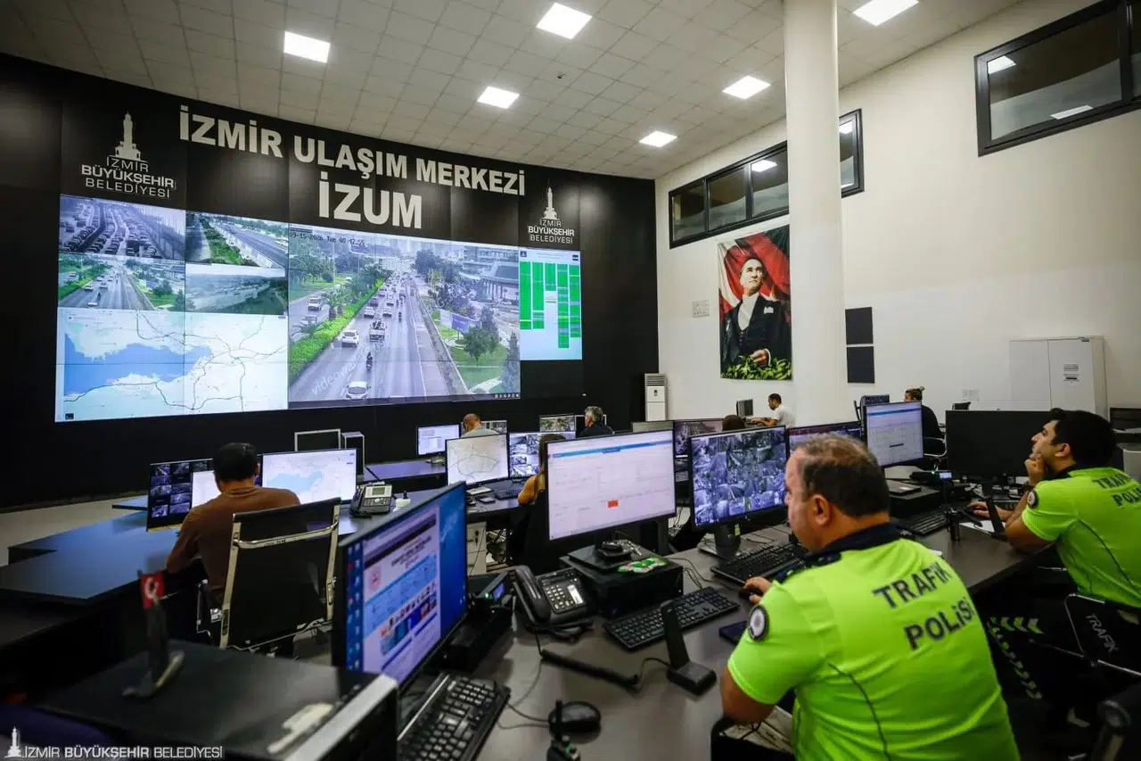 İzmir trafiğinde okul alarmı: İZUM 24 saat devrede