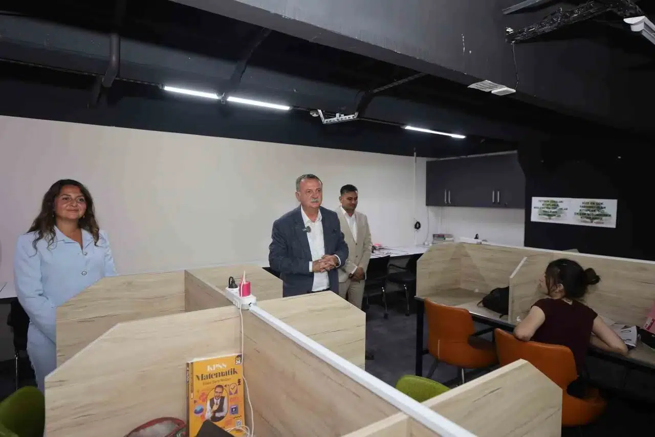 Yunusemre'de ders zili kütüphaneler için çaldı: Yeni saatler belli oldu