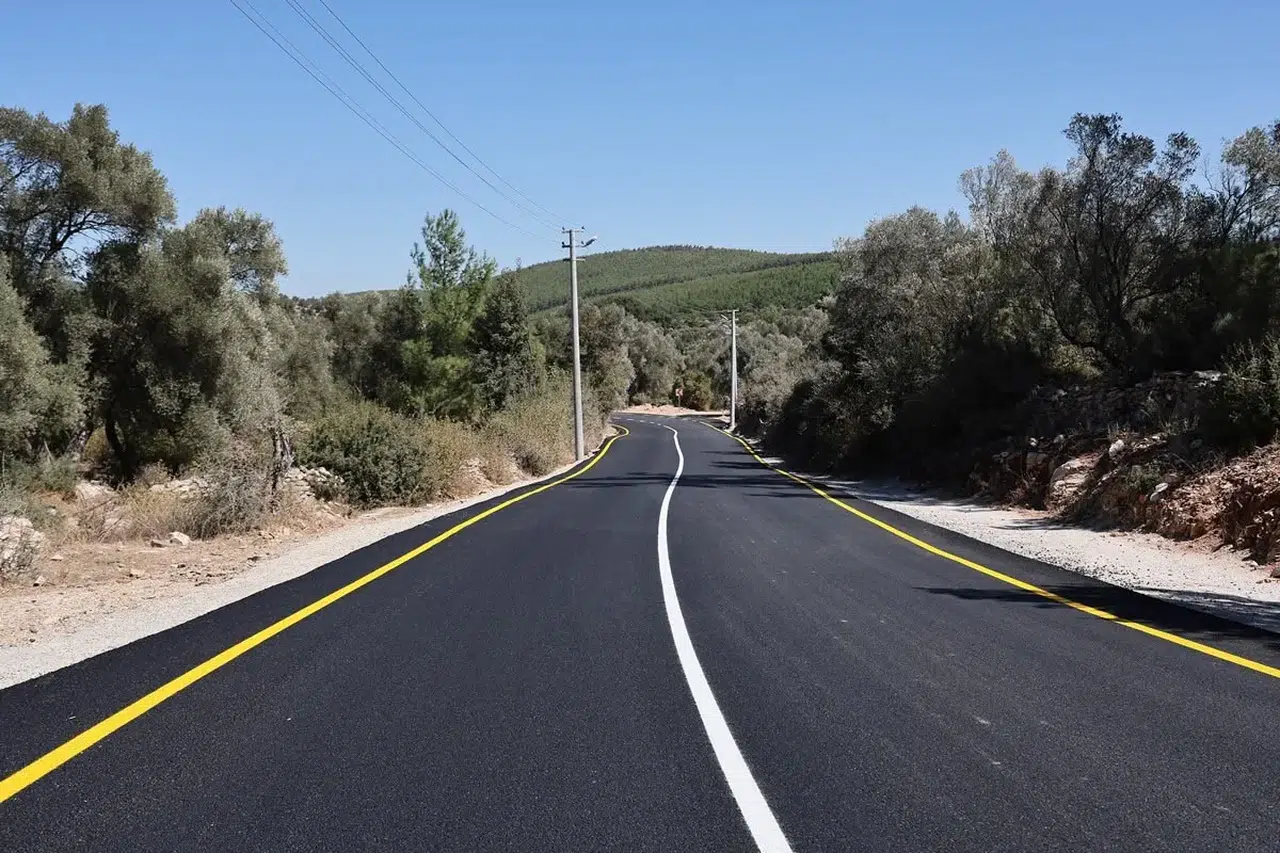 Bodrum’da ulaşım seferberliği: Çamlık Mahallesi’nde asfalt dönemi kapandı