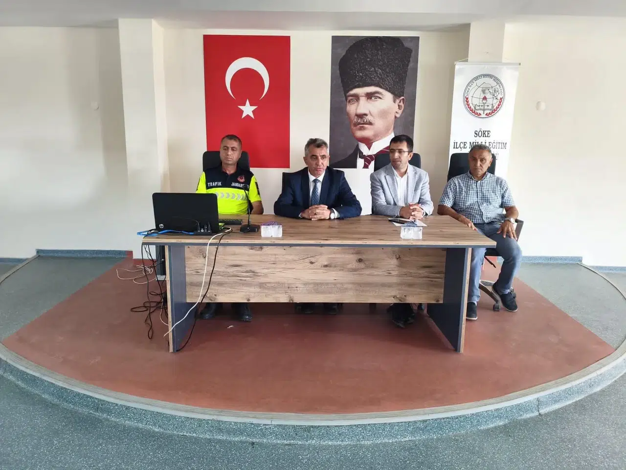 Söke’de servis şoförlerine güvenli ulaşım eğitimi verildi
