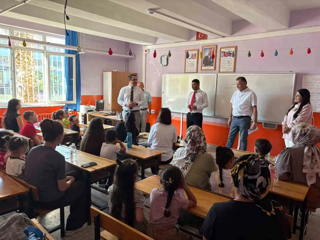 AYSO’dan öğrencilere tam destek: Çantalar dolusu kırtasiye malzemesi dağıtıldı
