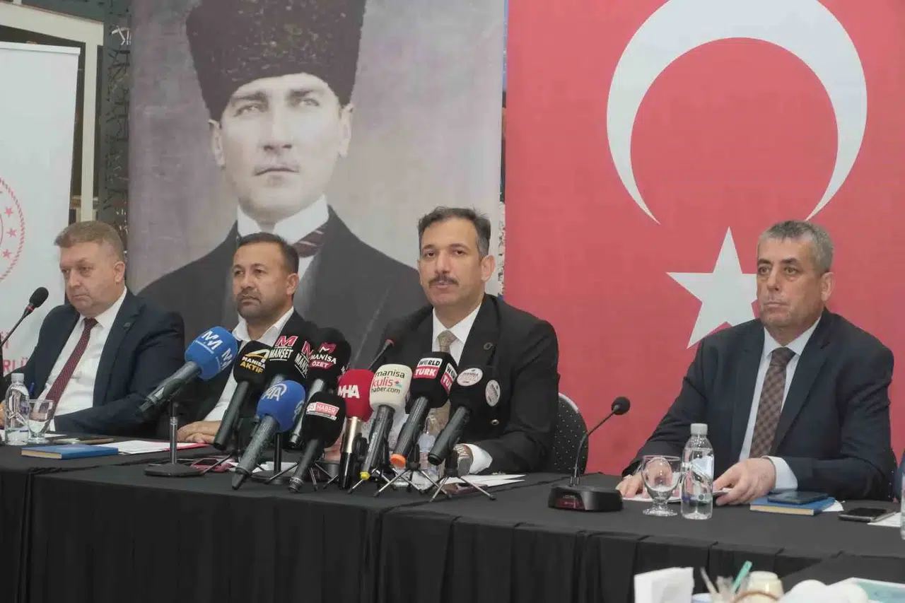 Manisa'da 270 bin öğrenci ders başı yaptı: Eğitimde yeni dönemde 'hayal' vurgusu
