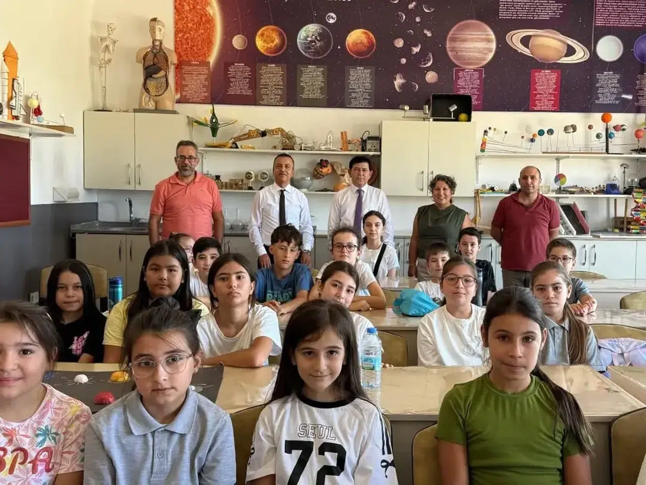 Yenipazar’da okul heyecanı: Minikler yeni sıralarıyla buluştu
