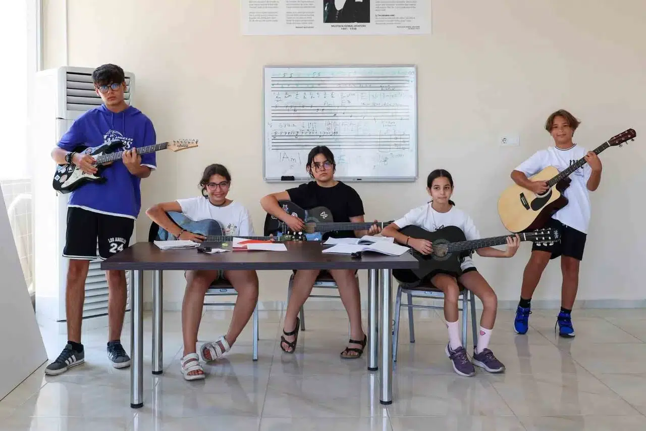 Efeler'de notalar hayat buluyor: Müzik akademisi kapılarını açıyor