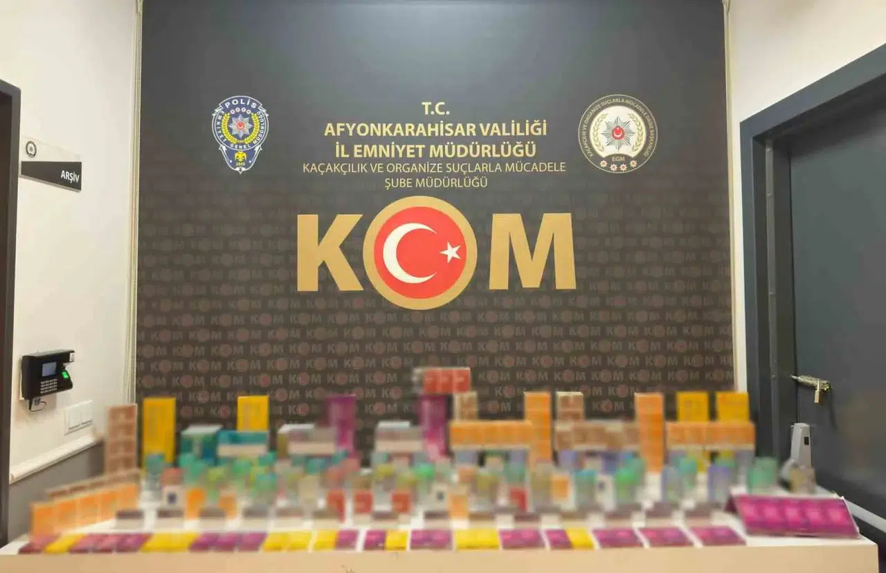 Afyonkarahisar'da kaçakçılık operasyonu: İş yerinden yasa dışı ürünler çıktı