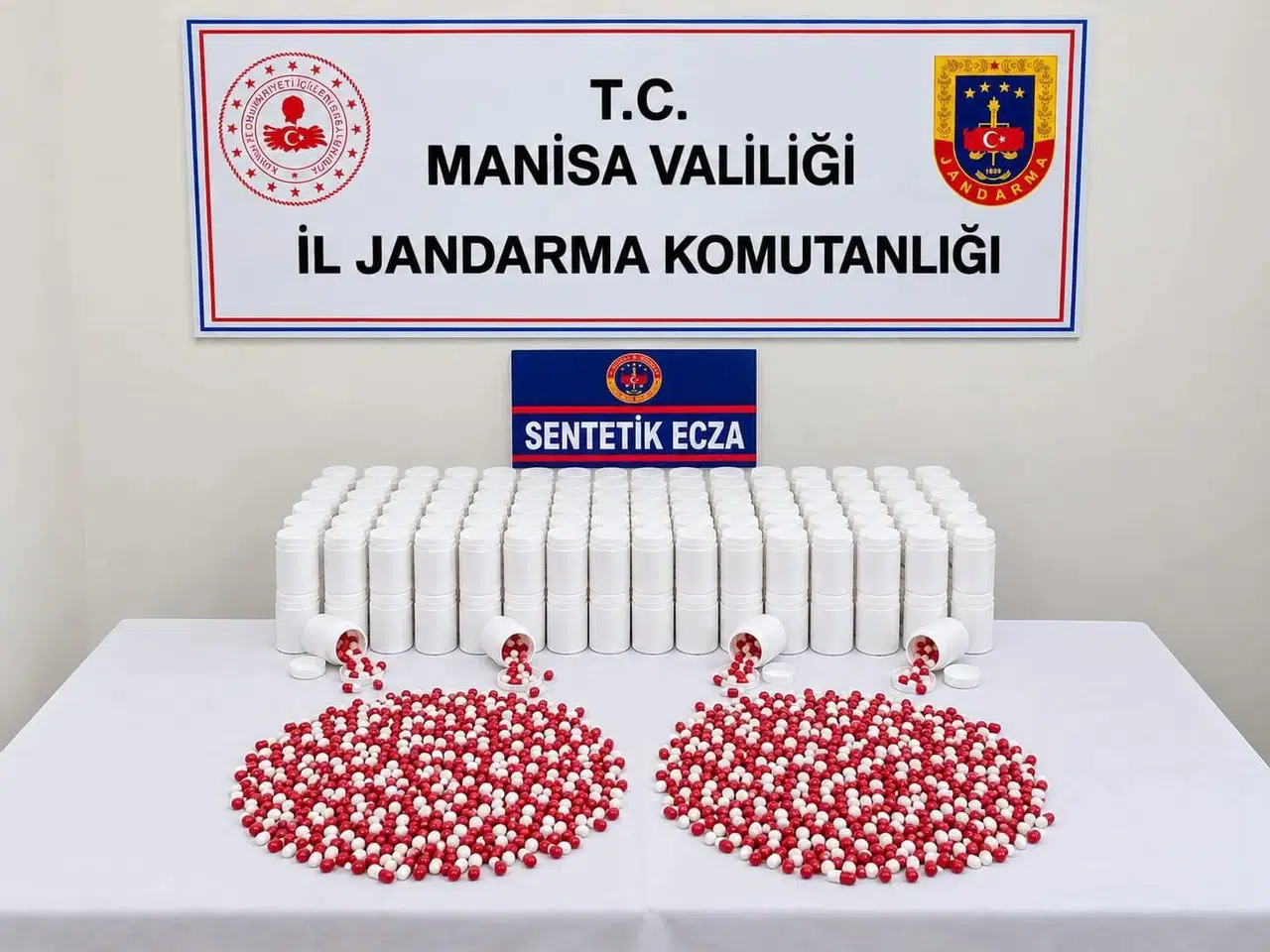 Manisa kırsalında zehir tacirlerine geçit yok: Binlerce hap ele geçirildi