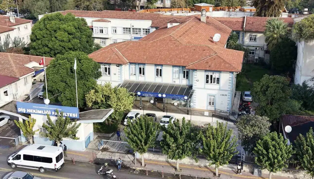 ADÜ Diş Hekimliği’nden mezuniyet gururu: Geleceğin hekimleri sahaya iniyor