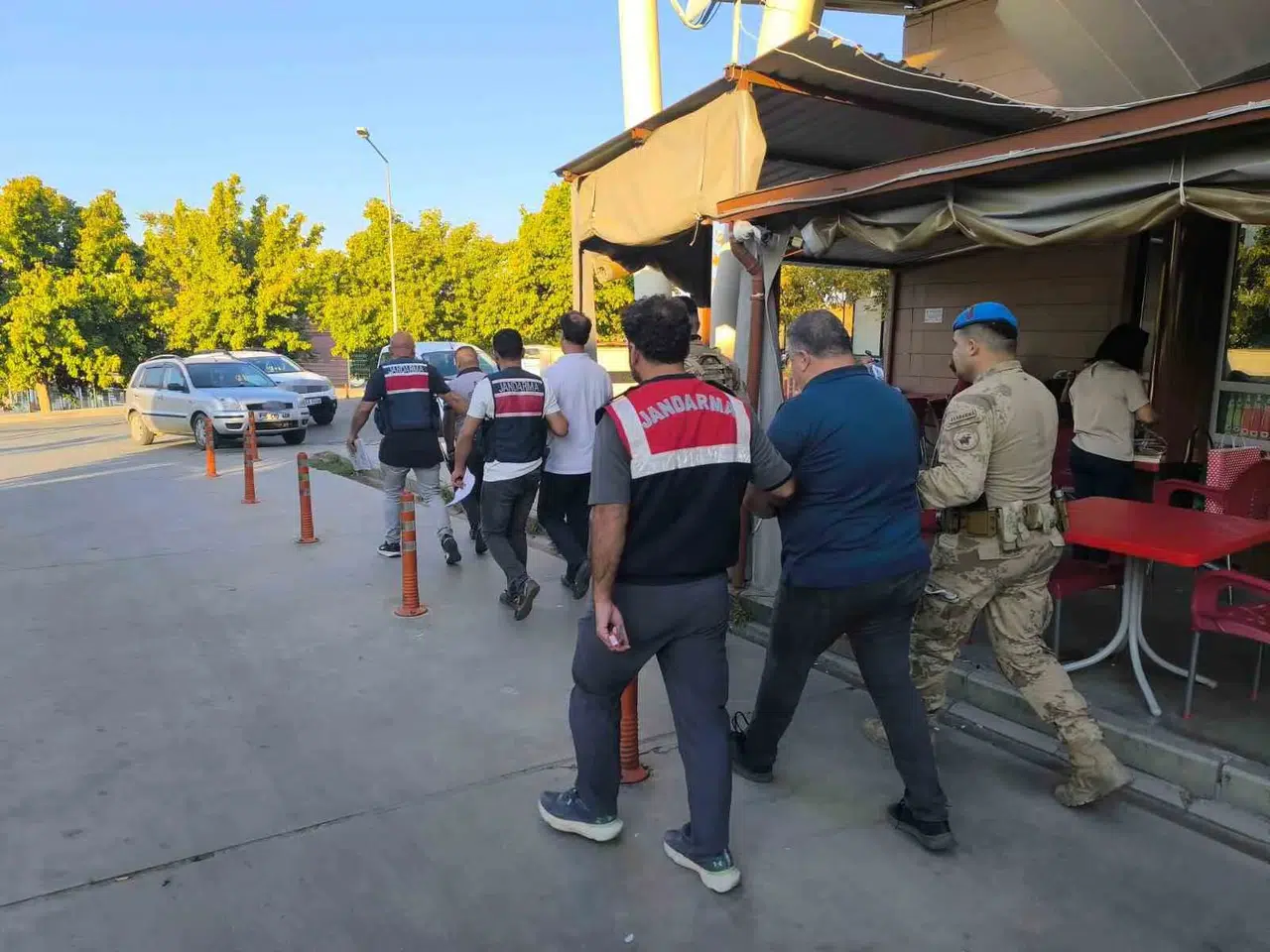 İzmir merkezli FETÖ operasyonu: Örgütün para trafiğine ağır darbe