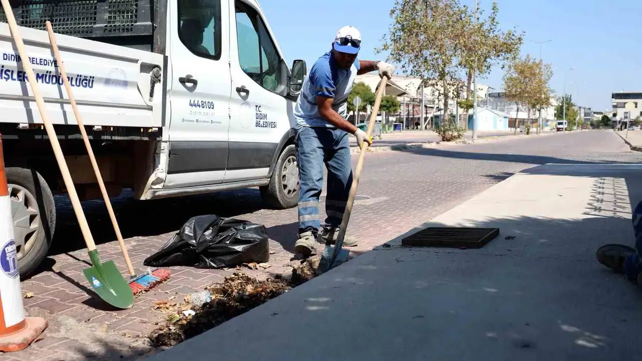 Didim’de yağışlı günler öncesi altyapı seferberliği
