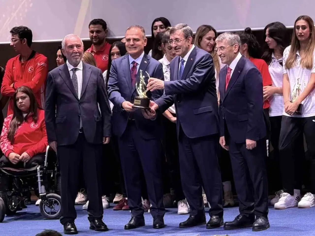 Muğla’nın spor vizyonuna prestijli ödül: Vali Akbıyık’a büyük onur