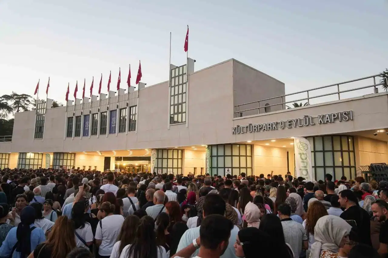 İzmir’in efsanevi buluşması başlıyor: Kültürpark’ta sanat ve eğlence rüzgarı esecek