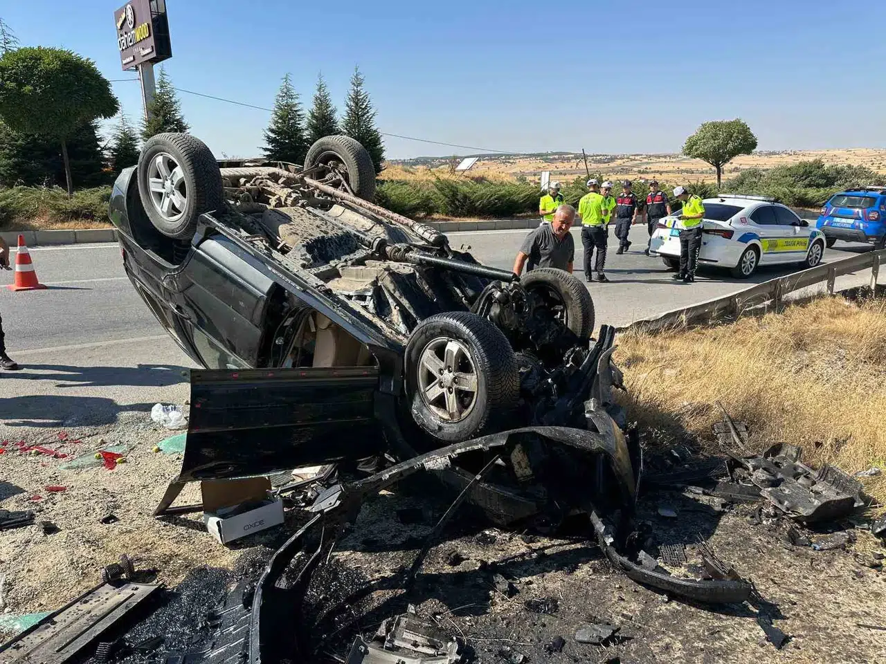 Uşak’ta korkutan kaza: Direksiyon hakimiyetini kaybeden sürücü yaşam mücadelesi veriyor