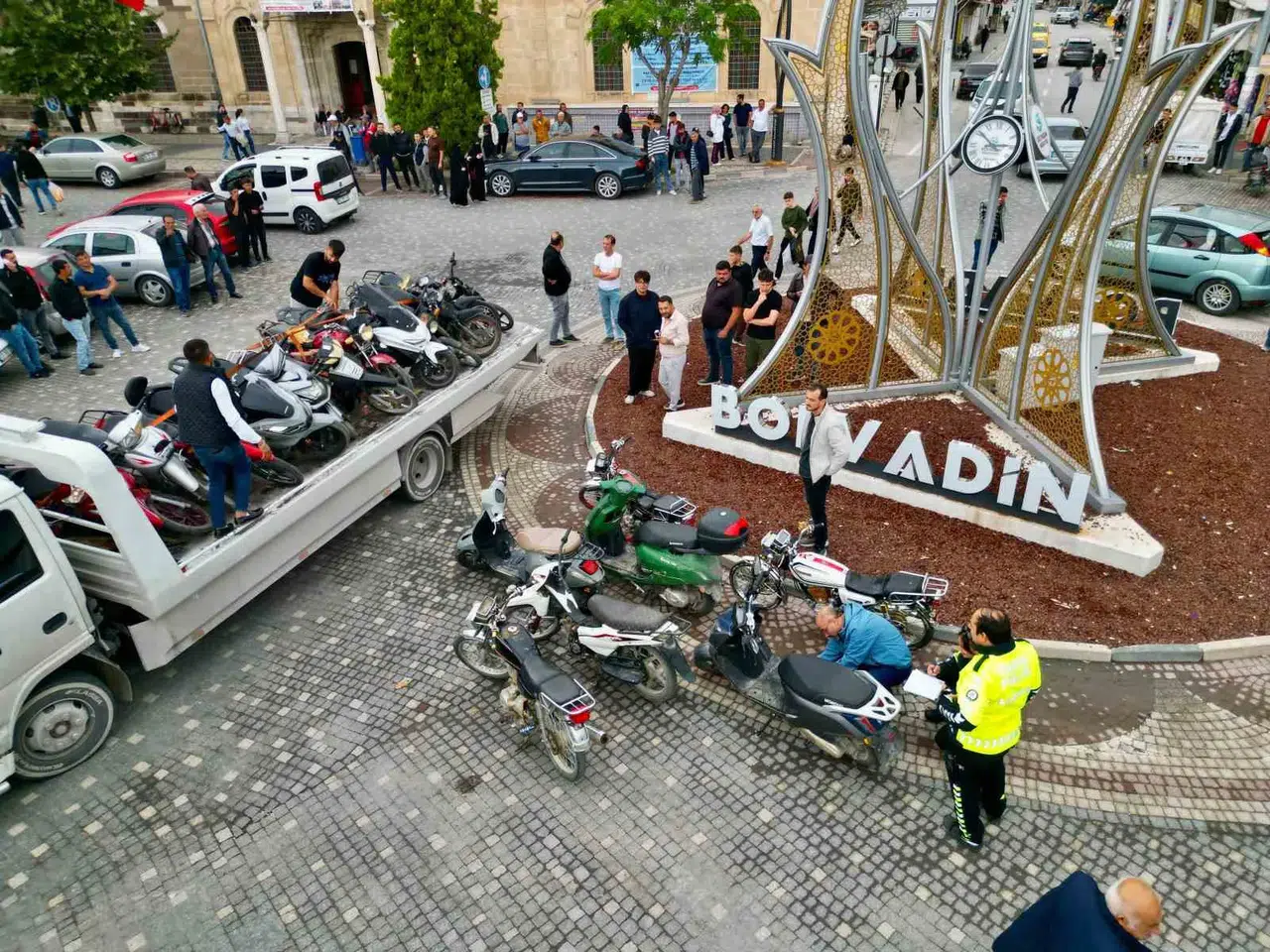 Bolvadin'de egzoz terörüne geçit yok: 52 motosiklet trafikten çekildi