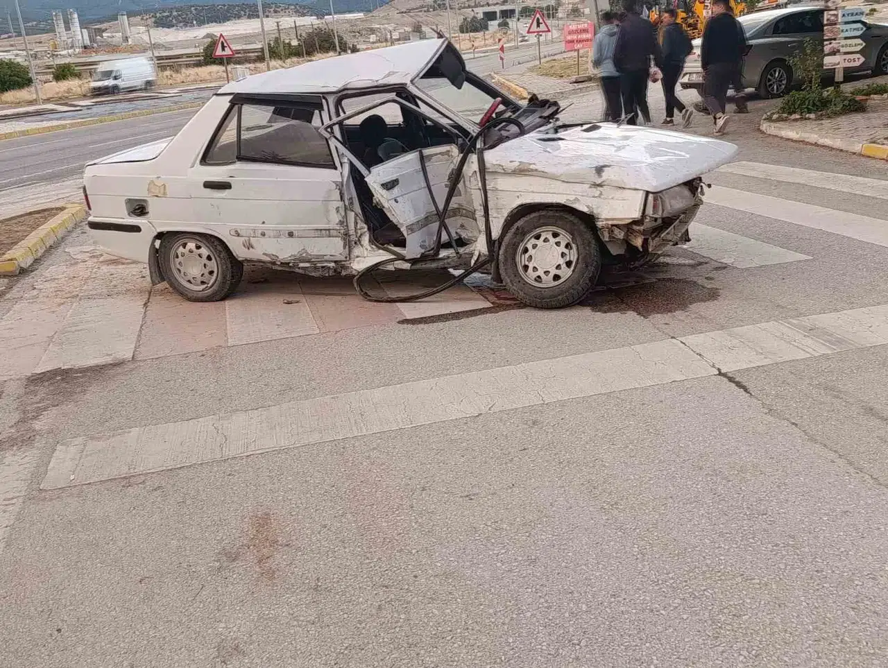 Afyonkarahisar yolunda korkutan çarpışma: 3 yaralı