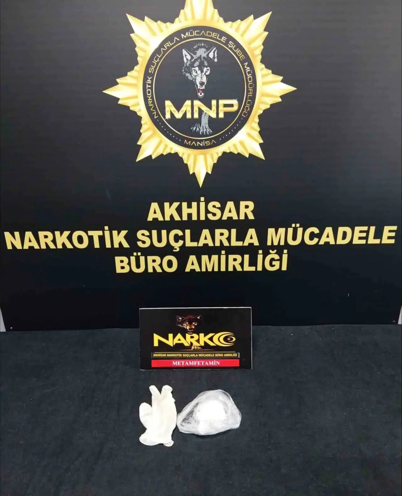 Akhisar narkotik ekiplerinden zehir tacirlerine geçit yok: İki tutuklama
