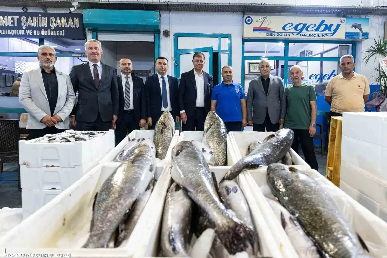 İzmir’de Denizler İçin Yeni Dönem: Başkan Tugay İlk Açık Artırmayı Yönetti