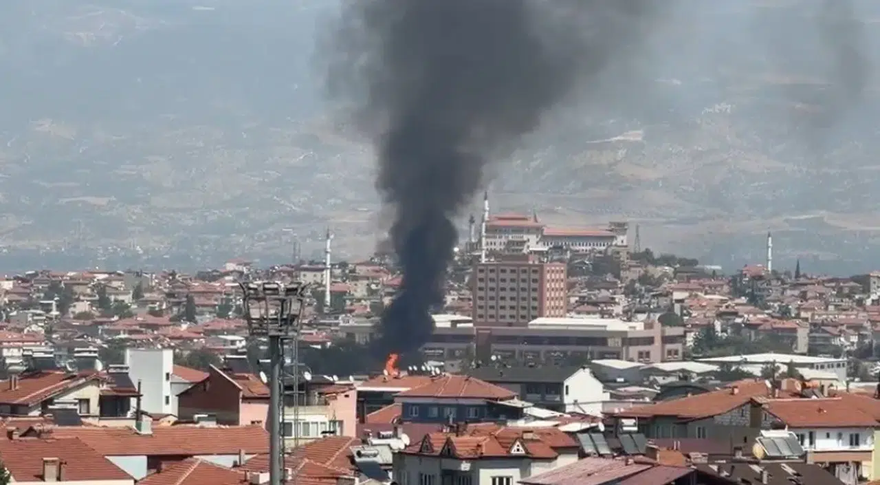 Denizli’de Palet Fabrikasında Alevlere Müdahale Sürüyor