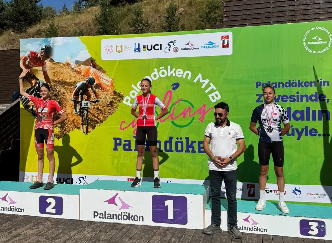 Manisalı pedallar Erzurum'da zirveyi bırakmadı: 14 madalyalık büyük zafer