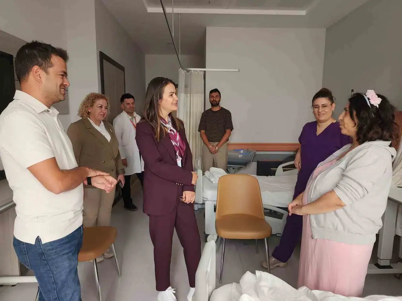 Aydın Şehir Hastanesi’nde şefkatli denetim: Başhekimden servise moral ziyareti