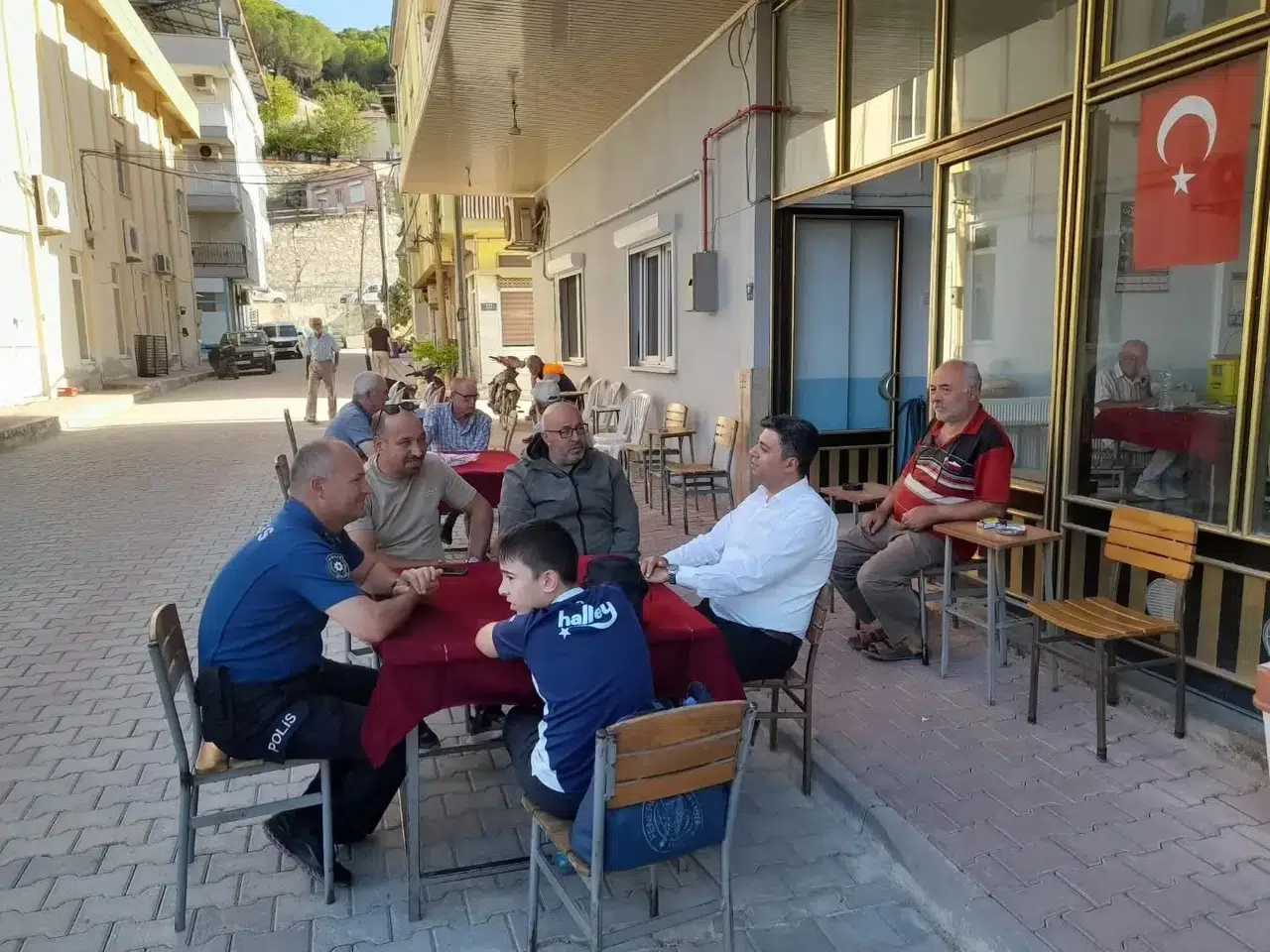 Yenipazar’da saha mesaisi: Kaymakam Karataş esnafın kapısını çaldı