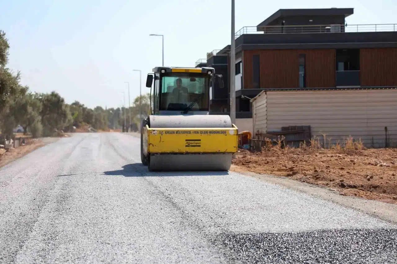 Efeler’de ulaşım konforu için dört koldan asfalt seferberliği