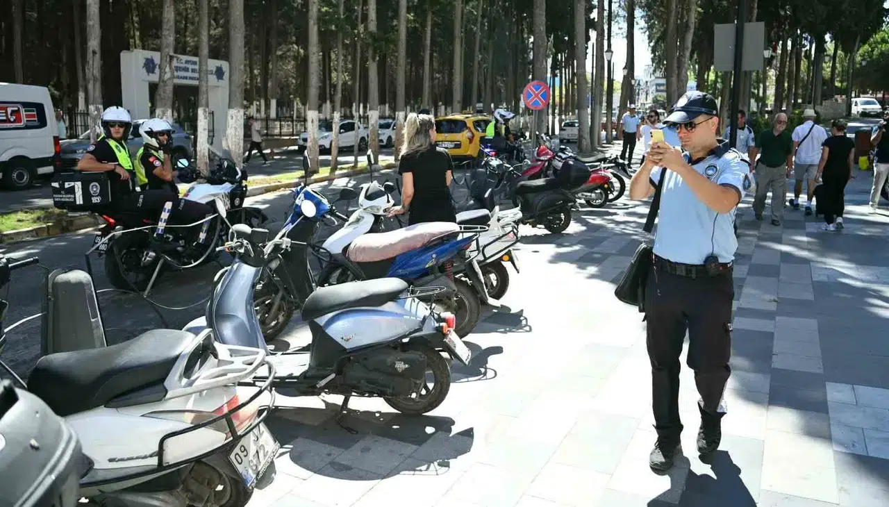 Kuşadası’nda kaldırım işgallerine geçit yok: Zabıtadan sıkı denetim