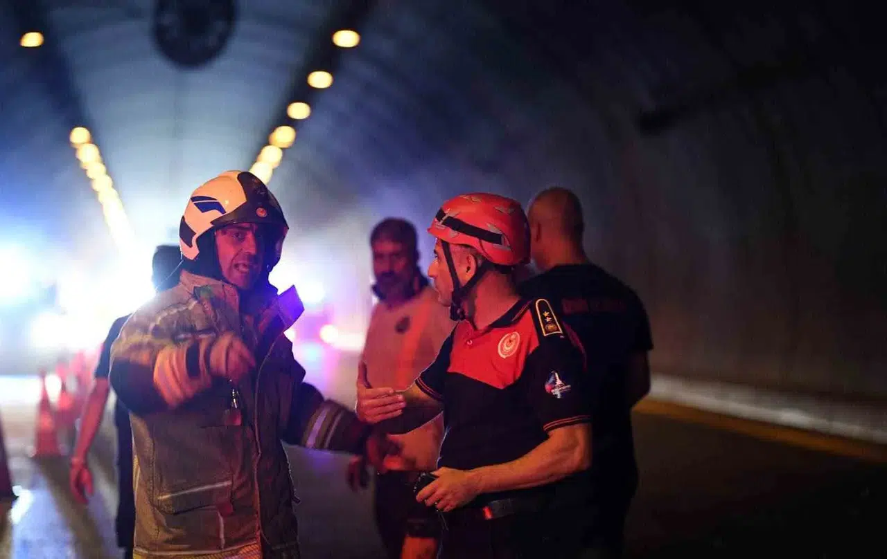 İzmir trafiğinde korku dolu anlar: Tünelde alevler yükseldi