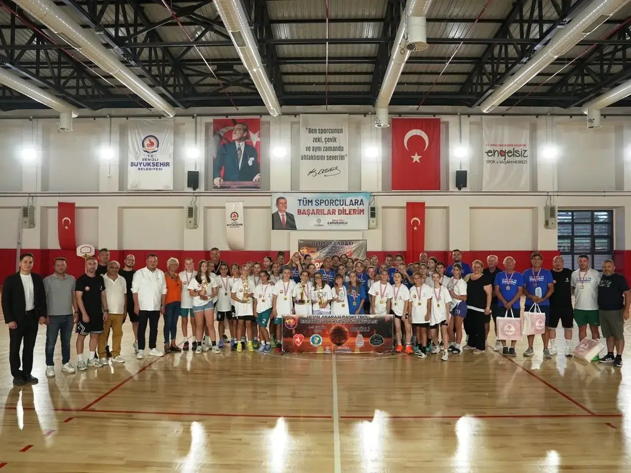 Ege'nin iki yakası Denizli'de parkeye çıktı: Dostluk kazandı