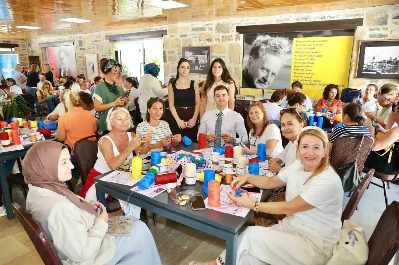 Bodrum’un sokakları el emeği göz nuru örgülerle renkleniyor