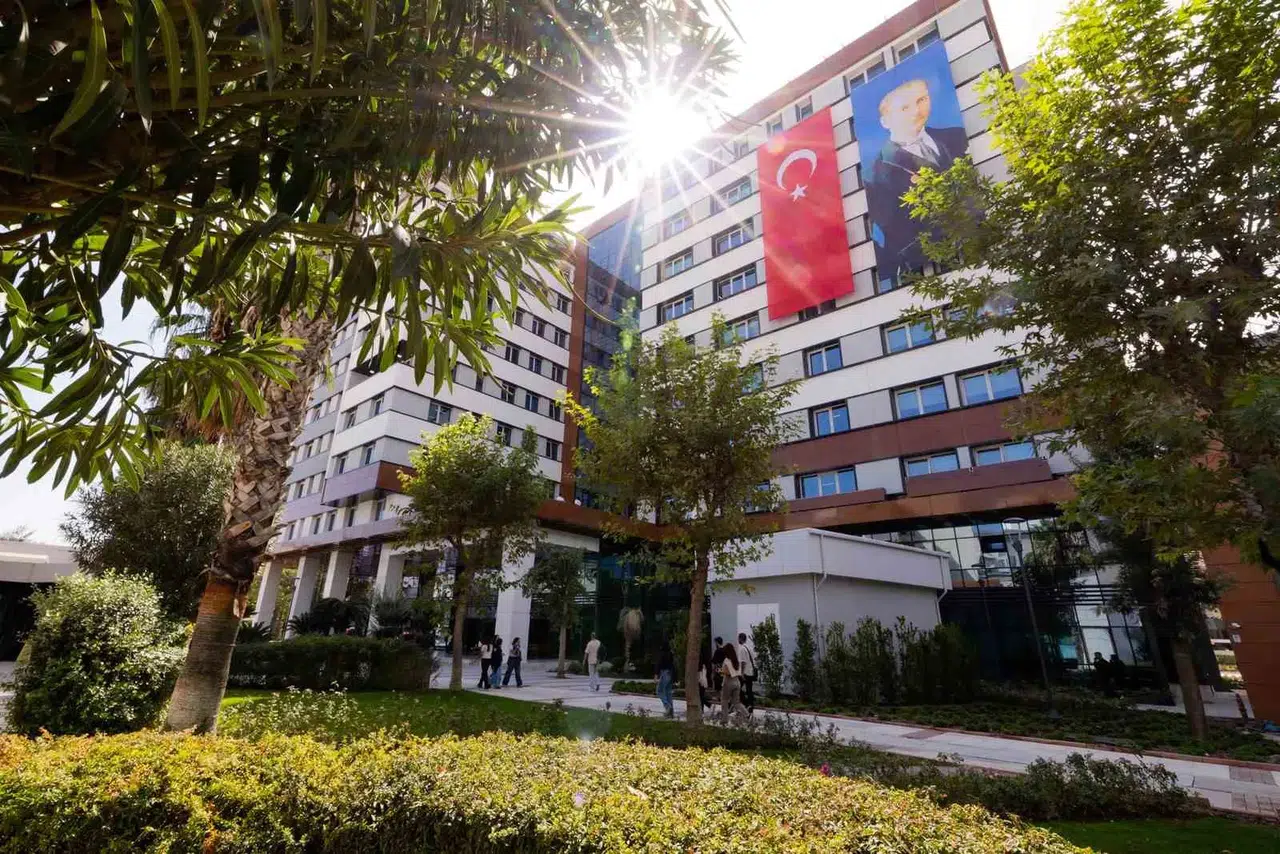 Yaşar Üniversitesi’nin çevreci kampüs vizyonuna uluslararası onay