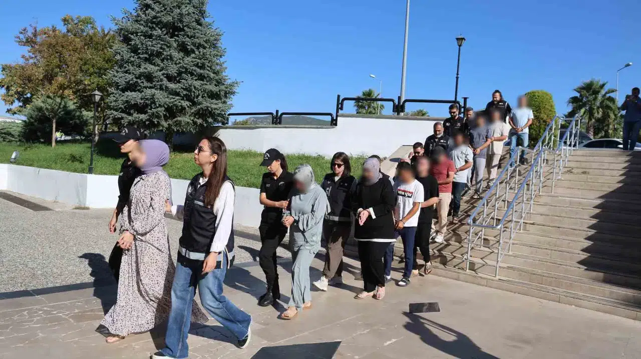 Datça açıklarında nefes kesen operasyon: FETÖ firarileri yakayı ele verdi