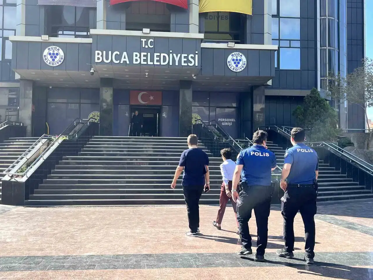 Buca Belediyesi’nde icra krizi: 150 milyon liralık borç için kapıya dayandılar
