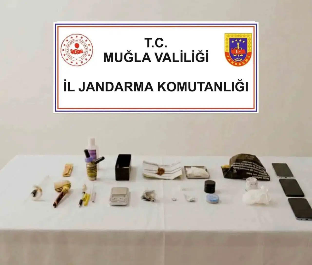 Bodrum'da uyuşturucu baskını: Eski avukatın da aralarında bulunduğu 3 kişi cezaevine gönderildi